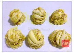 Illustration of how to make walnut and sesame rolls 16