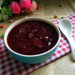 Black glutinous rice and red date porridge