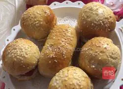 Illustration of how to make mini hamburgers 12