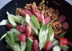 Illustration of how to make fried pasta 5