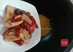 Illustration of how to make red dates, longan and millet porridge 6