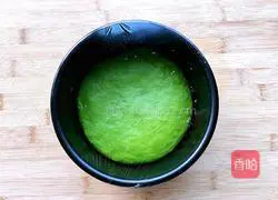 Illustration of how to make spinach and raisin cake 8