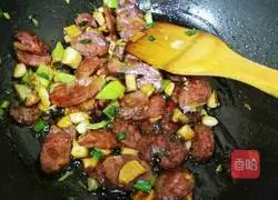 Illustration of Sichuan Sausage and Mushroom Braised Rice 6