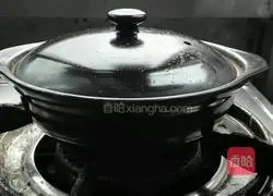 Illustration of how to make claypot rice with pork ribs in black bean sauce 14