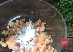 Illustration of how to make mushroom and chicken porridge 3