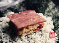 Illustration of how to make seaweed rice ball bento 8