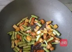 Illustration of how to cook beans and potatoes with rice braised 3