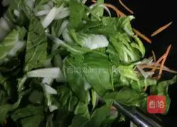 Illustration of how to make fried rice noodles with bacon 6