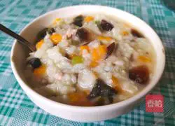 Illustration of how to make preserved egg and lean meat porridge 10