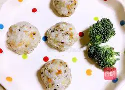 Illustration of how to make cod colored rice balls 6