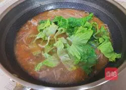 Illustration of how to make pork offal soup and rice noodles 16