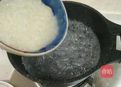 Illustration of how to make mushroom and chicken porridge 5