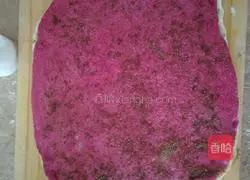 Illustration of how to make two-color linseed pink flower rolls 8