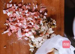  Illustration of how to make spring rolls with three fresh vegetables and pickles 1