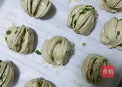 Illustration of how to make buckwheat, sesame and green onion flower rolls 7