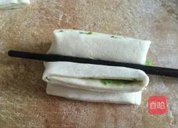 Illustration of how to make onion-flavored flower rolls 13