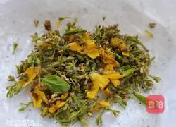 How to make black beans and red dates forsythia flowers Illustration 4