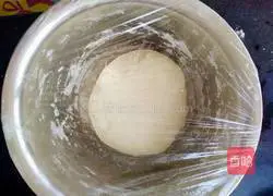 Illustration of how to make salt and pepper shell flower rolls 4