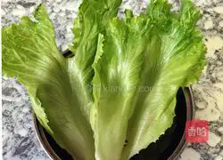 Illustration of how to make small burgers 4