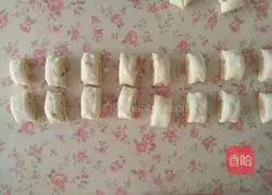 Illustration of how to make sausage rolls 6