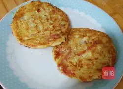 Illustration of how to make hash brown burgers 9