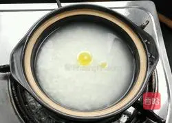 Illustration of how to make claypot rice with pork ribs in black bean sauce 8