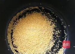 Illustration of how to make purple sweet potato and millet porridge 1