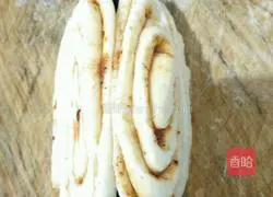 Illustration of how to make spicy flower rolls 6