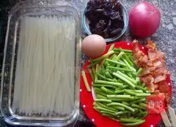 Illustration of how to make homemade fried rice noodles 1