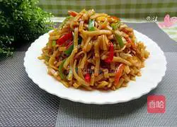 Illustration of how to make fried rice noodles with three shreds 6