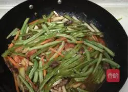 Illustration of how to make Bameng braised noodles 6