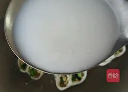 Illustration of how to make ice-skin leek, egg and scallop pot stickers 11