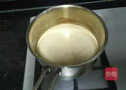 Illustration of how to make brown sugar and red date rolls 1