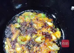 Illustration of how to make large plate of chicken braised colorful noodles 5