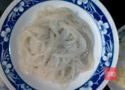 Illustration of how to cook potato noodles 2