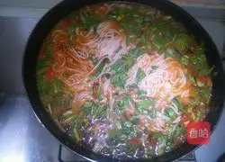 Sauerkraut Illustration of how to make rice noodles 8