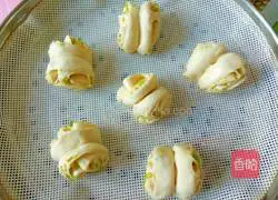 Illustration of how to make sesame and scallion oil flower rolls 13