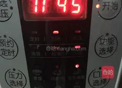 Illustration of how to make black rice and red date porridge 6