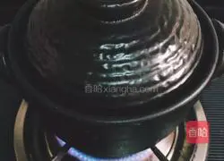 Illustration of how to make claypot rice 3