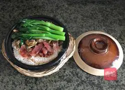 Illustration of how to make preserved meat clay pot rice 7
