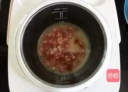 Illustration of how to make potato and sausage braised rice 5