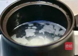 Illustration of how to make porridge for 8-month-old babies 2