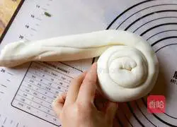 Illustration of how to make crispy pork pancakes 11