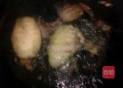 Illustration of how to make eggplant box with meat pods 3