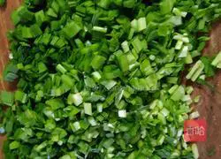 Illustration of how to make ice-skin leek, egg and scallop pot stickers 3