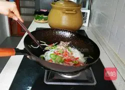 Illustration of how to make spicy fried rice noodles 4