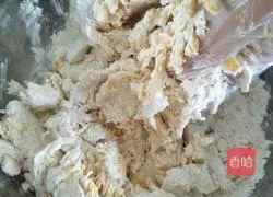 Illustration of how to make two-color shell flower rolls 4