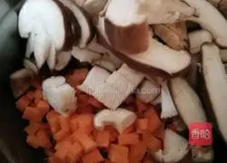 Illustration of how to make mushroom and ham porridge 3