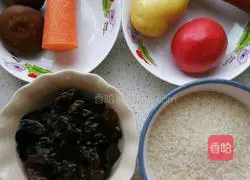 Illustration of how to make braised rice with one tomato 1