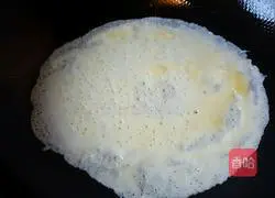 Illustration of how to make spring roll skins 5